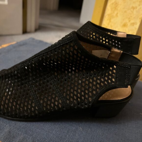 American Eagle Sandals - Picture 4 of 7